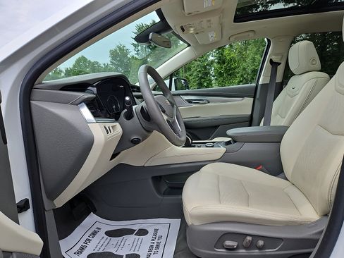 Certified 2023 Cadillac XT5 Premium Luxury AWD/4WD image 13