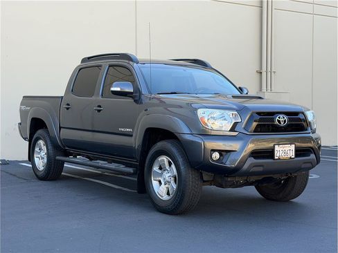 Used 2015 Toyota Tacoma PreRunner w/ TRD Sport Package RWD image 28