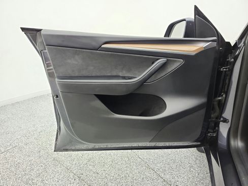Used 2024 Tesla Model Y Long Range RWD image 12