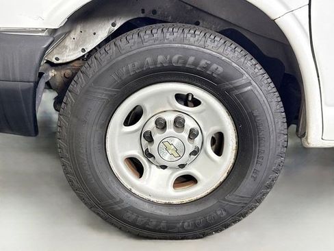 Used 2021 Chevrolet Express 2500 RWD image 33