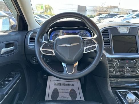Used 2017 Chrysler 300 Limited image 14