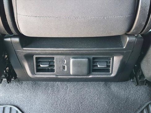 Used 2023 Chevrolet Silverado 1500 LT AWD/4WD image 17