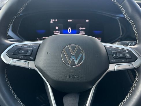 Used 2023 Volkswagen Taos SE w/ Panoramic Sunroof Package image 15