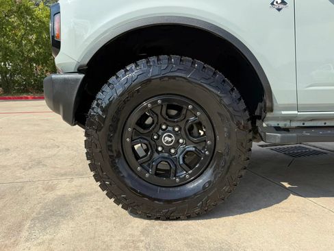 Used 2023 Ford Bronco Outer Banks w/ Sasquatch Package AWD/4WD image 4