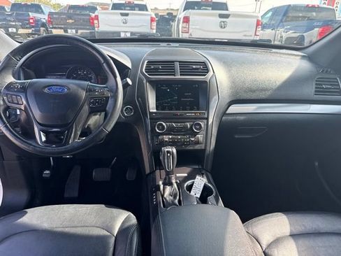 Used 2018 Ford Explorer XLT w/ Equipment Group 202A AWD/4WD image 17