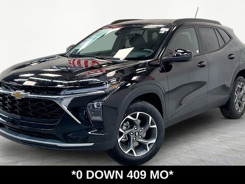 Used 2026 Chevrolet Trax LT FWD image 1