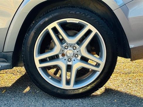 Used 2014 Mercedes-Benz GL 550 4MATIC image 11