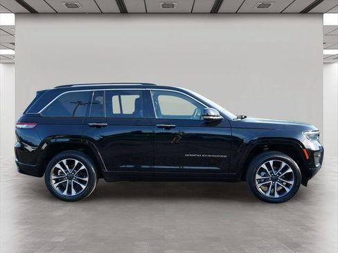 Used 2023 Jeep Grand Cherokee Overland AWD/4WD image 7