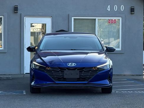 Used 2023 Hyundai Elantra SEL FWD image 2