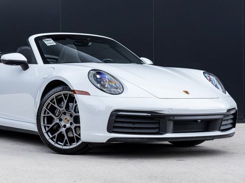 Certified 2022 Porsche 911 Carrera image 9