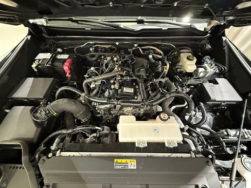 Certified 2025 Toyota Tacoma TRD Off-Road AWD/4WD image 10