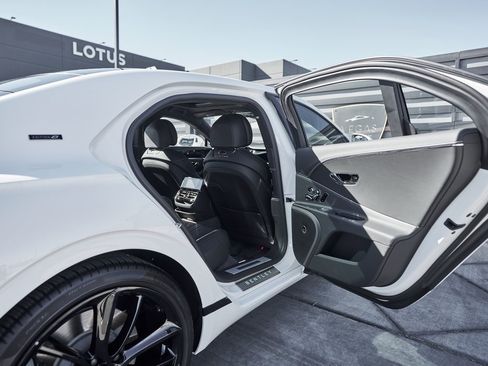 Used 2024 Bentley Flying Spur S V8 image 21