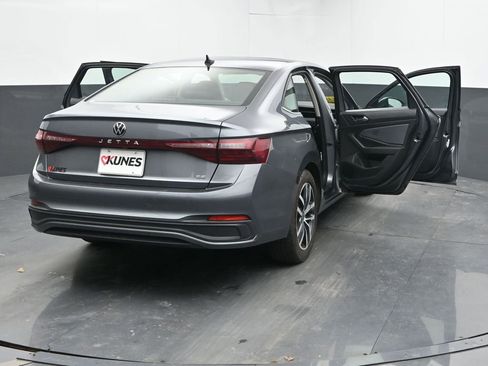 Used 2025 Volkswagen Jetta SE FWD image 51