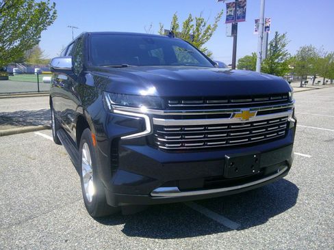 Used 2021 Chevrolet Suburban Premier w/ Premium Package AWD/4WD image 12