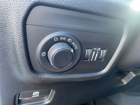 New 2025 Jeep Grand Cherokee Altitude image 24