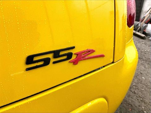 Used 2003 Chevrolet SSR w/ Preferred Equipment Group RWD image 13