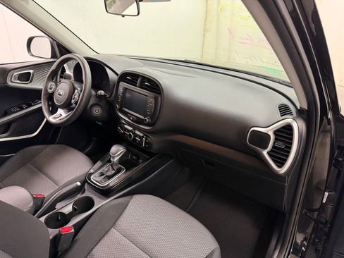 Used 2021 Kia Soul LX image 12