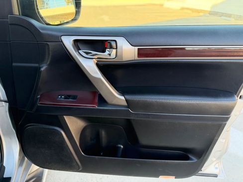 Used 2014 Lexus GX 460 image 17