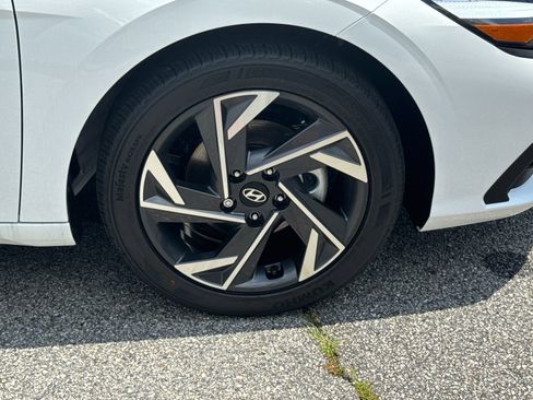Certified 2025 Hyundai Elantra Sport image 12
