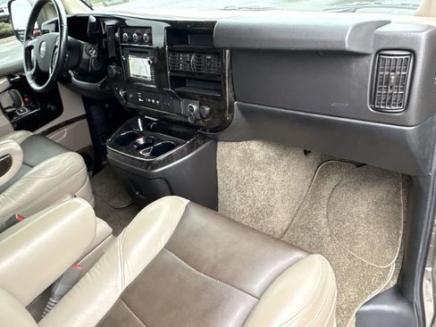 Used 2020 GMC Savana 2500 Extended w/ Enhanced Convenience Package image 31