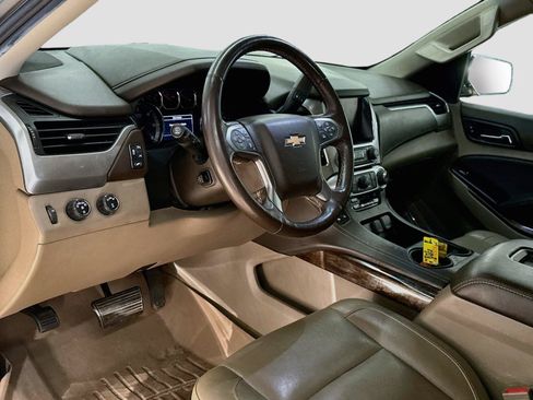 Used 2018 Chevrolet Suburban LT w/ LT Signature Package AWD/4WD image 7