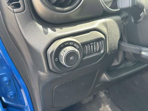 Used 2022 Jeep Wrangler Unlimited Sport AWD/4WD image 19