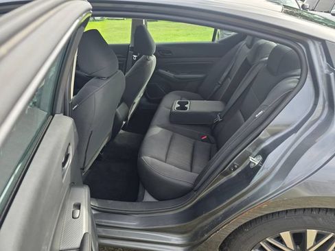 Used 2024 Nissan Altima 2.5 SV FWD image 25