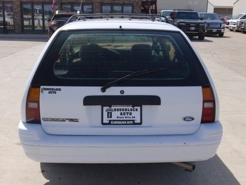 Used 1995 Ford Escort LX FWD image 4