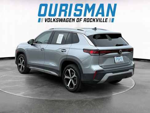 Used 2025 Volkswagen Tiguan SE w/ Panoramic Sunroof Package AWD/4WD image 3