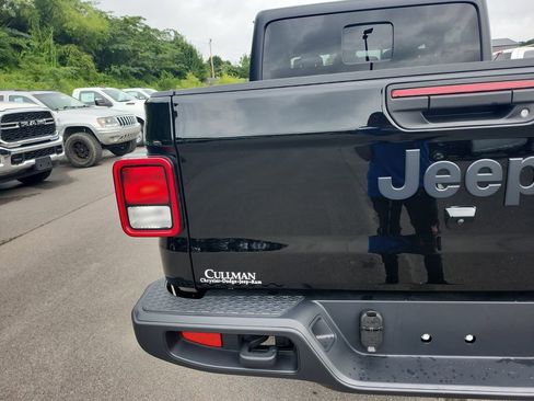 New 2025 Jeep Gladiator Sport image 31