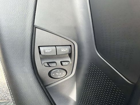 Used 2025 BMW 230i Coupe RWD image 8