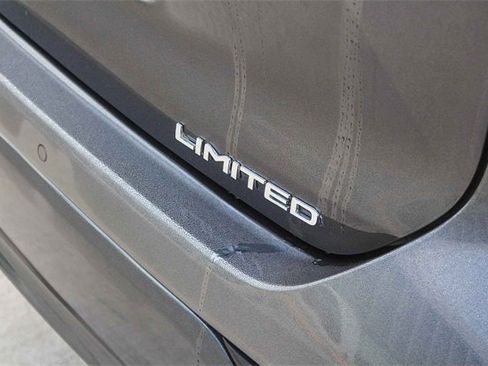 Used 2023 Toyota Highlander Limited image 13