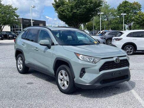 Used 2019 Toyota RAV4 XLE w/ Carpet Mat Package AWD/4WD image 3