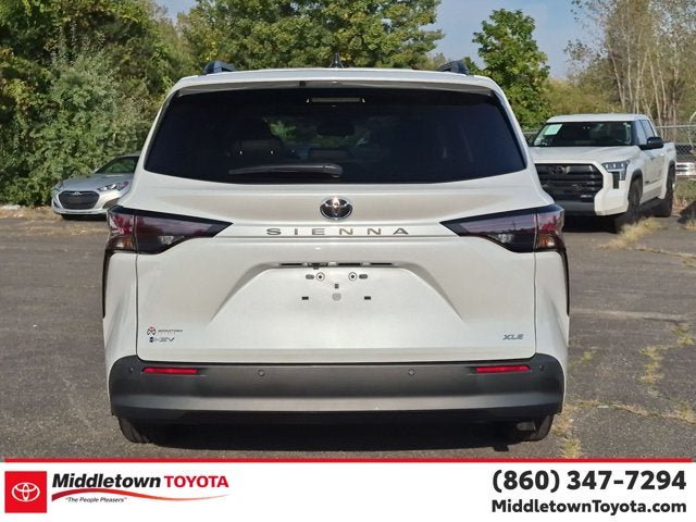 Used 2026 Toyota Sienna XLE FWD image 4
