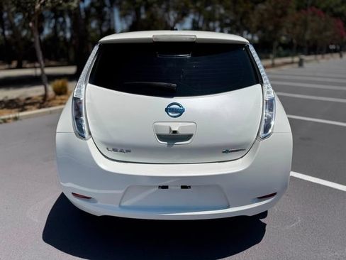 Used 2015 Nissan Leaf SV FWD image 9