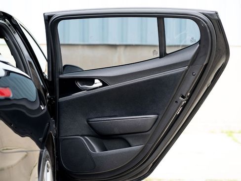 Used 2021 Kia Stinger GT-Line image 32