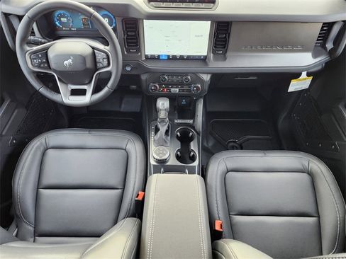 New 2025 Ford Bronco Badlands image 12