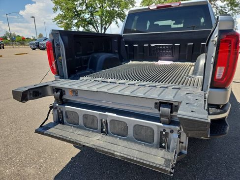 Used 2025 GMC Sierra 1500 SLT AWD/4WD image 18