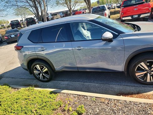 Used 2024 Nissan Rogue SL image 4