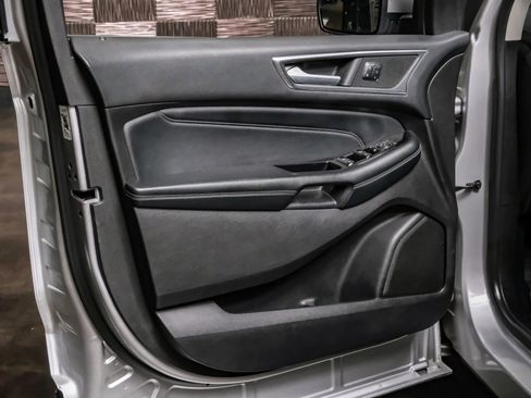 Used 2018 Ford Edge Titanium w/ Technology Package image 47