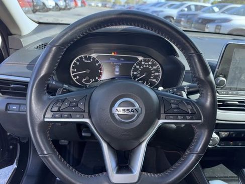 Used 2022 Nissan Altima 2.5 SR w/ Midnight Edition Package image 9