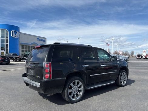 Used 2013 GMC Yukon Denali image 3