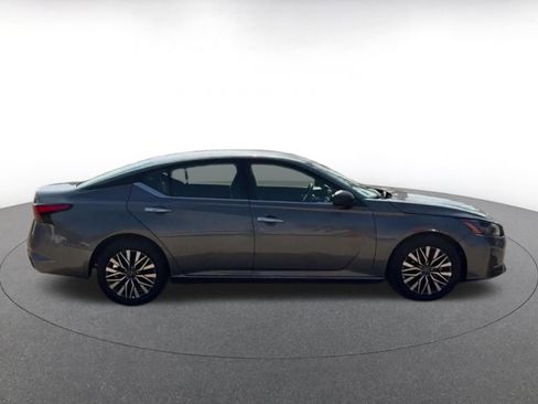 Used 2025 Nissan Altima 2.5 SV image 15