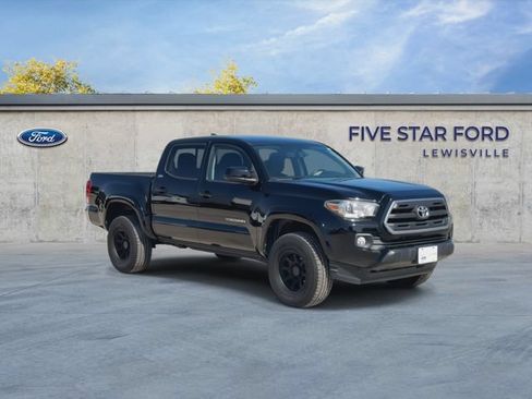 Used 2017 Toyota Tacoma SR5 RWD image 2