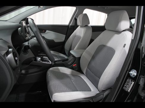 Certified 2023 Hyundai Kona SE w/ Cargo Package FWD image 5