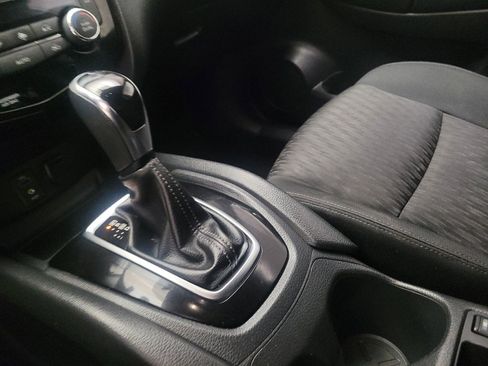 Used 2017 Nissan Rogue SV AWD/4WD image 26