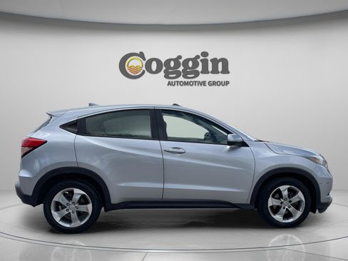 Used 2018 Honda HR-V LX image 7