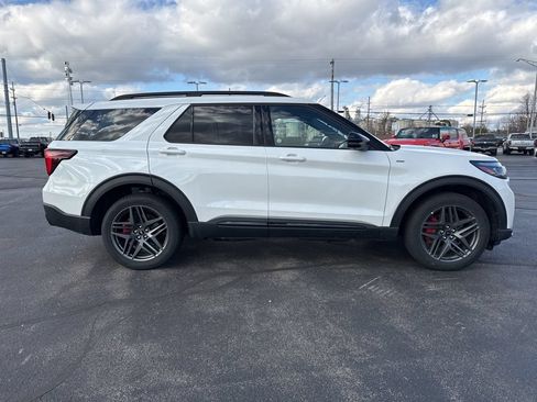 Used 2025 Ford Explorer ST-Line w/ ST-Line Street Pack AWD/4WD image 8