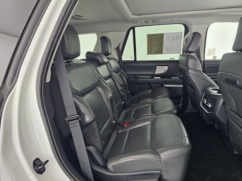 Used 2025 Ford Expedition Active AWD/4WD image 12