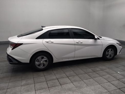 Used 2025 Hyundai Elantra SE FWD image 10